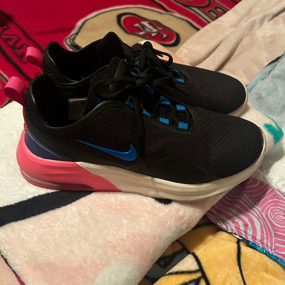 Nikes women shoes